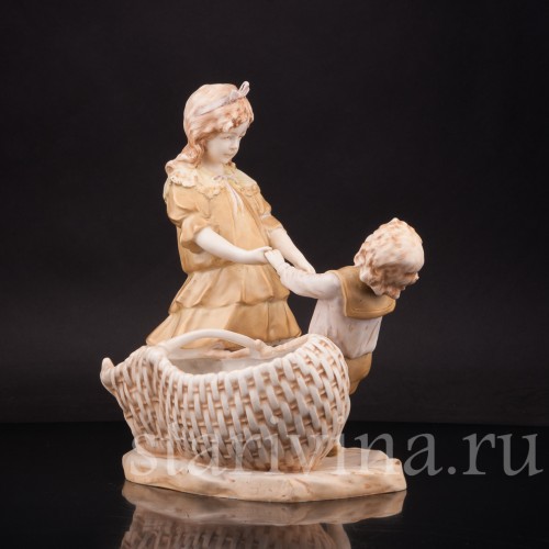 Фарфоровая статуэтка Детство, Ernst Wahliss, Австрия, 1900 гг.