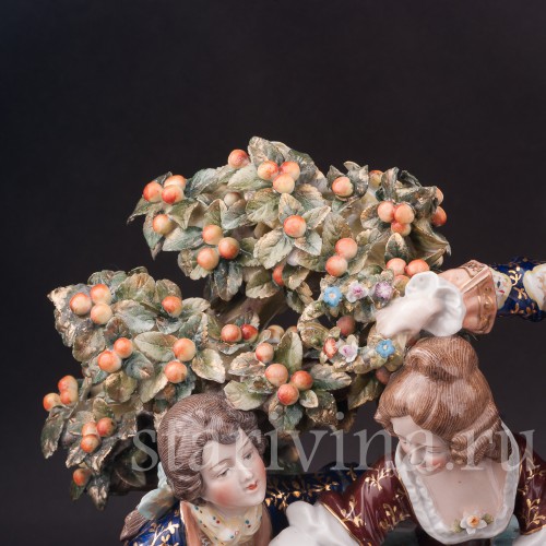 Фарфоровая композиция Сценка под яблоней, Sitzendorf, Германия, кон. 19 - нач. 20 в.