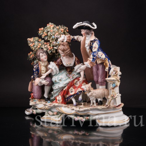 Фарфоровая композиция Сценка под яблоней, Sitzendorf, Германия, кон. 19 - нач. 20 в.