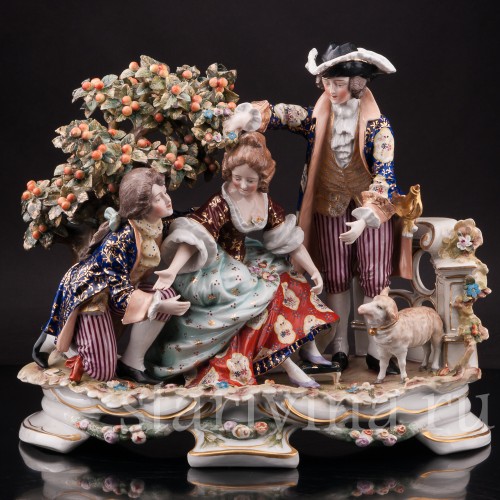 Фарфоровая композиция Сценка под яблоней, Sitzendorf, Германия, кон. 19 - нач. 20 в.