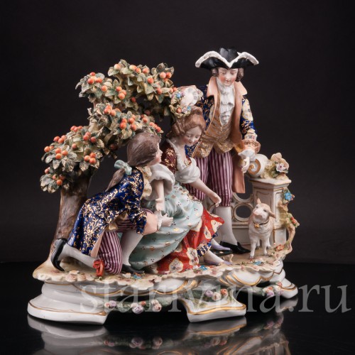 Фарфоровая композиция Сценка под яблоней, Sitzendorf, Германия, кон. 19 - нач. 20 в.
