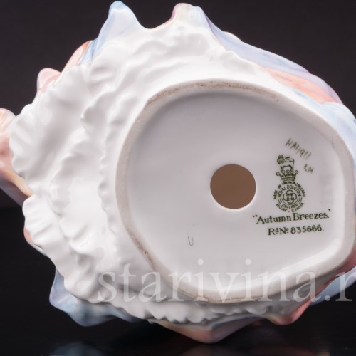 Фигурка девушки из фарфора Весенний ветерок Royal Doulton, Великобритания, 1939-76 гг.