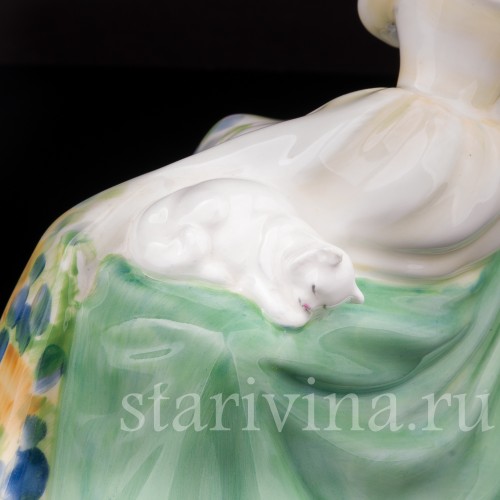 Фигурка из фарфора Уединение, девушка, читающая книгу, Royal Doulton, Великобритания, 1976-83 гг.