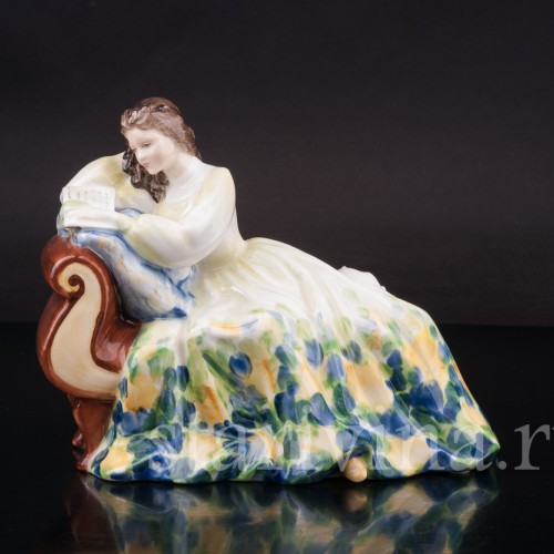 Фигурка из фарфора Уединение, девушка, читающая книгу, Royal Doulton, Великобритания, 1976-83 гг.