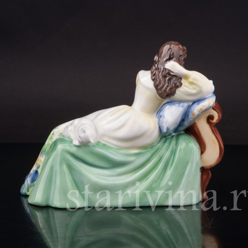 Фигурка из фарфора Уединение, девушка, читающая книгу, Royal Doulton, Великобритания, 1976-83 гг.