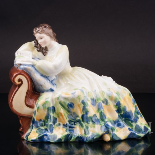 Фигурка из фарфора Уединение, девушка, читающая книгу, Royal Doulton, Великобритания, 1976-83 гг.