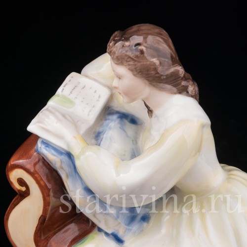 Фигурка из фарфора Уединение, девушка, читающая книгу, Royal Doulton, Великобритания, 1976-83 гг.