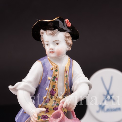 Фарфоровая статуэтка Мальчик с лейкой, Meissen, Германия, пер. пол. 20 в.