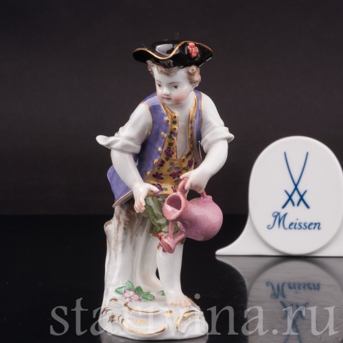 Фарфоровая статуэтка Мальчик с лейкой, Meissen, Германия, пер. пол. 20 в.
