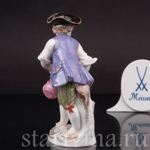 Фарфоровая статуэтка Мальчик с лейкой, Meissen, Германия, пер. пол. 20 в.