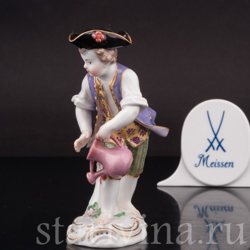 Фарфоровая статуэтка Мальчик с лейкой, Meissen, Германия, пер. пол. 20 в.