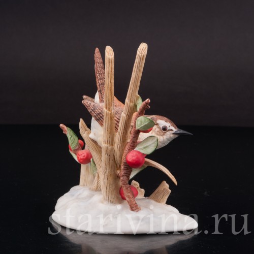 Фигурка птицы из фарфора Крапивник в ягодах, Lenox США, 1990 г.