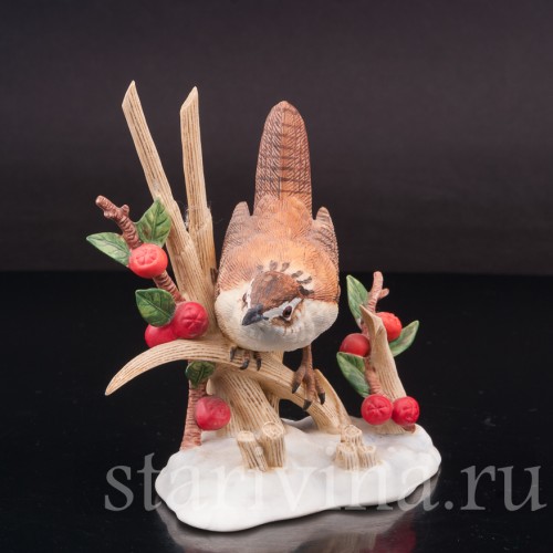 Фигурка птицы из фарфора Крапивник в ягодах, Lenox США, 1990 г.