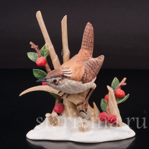 Фигурка птицы из фарфора Крапивник в ягодах, Lenox США, 1990 г.