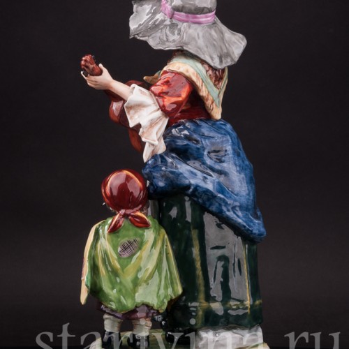 Фарфоровая статуэтка Женщина с гитарой и ребёнком, Ernst Bohne Sohne, Германия, нач. 20 века.