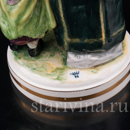 Фарфоровая статуэтка Женщина с гитарой и ребёнком, Ernst Bohne Sohne, Германия, нач. 20 века.