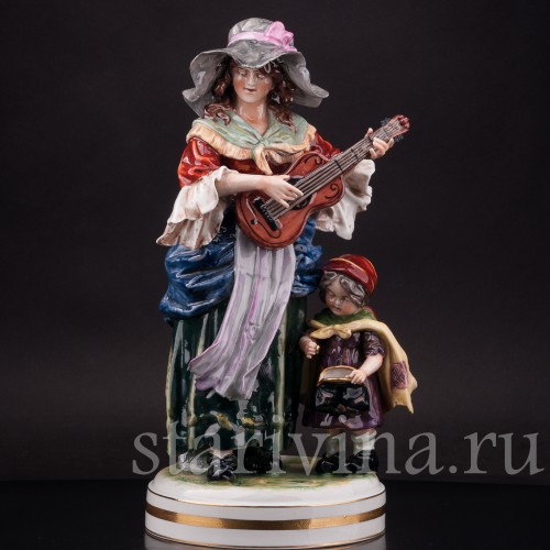 Фарфоровая статуэтка Женщина с гитарой и ребёнком, Ernst Bohne Sohne, Германия, нач. 20 века.