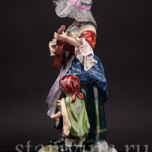 Фарфоровая статуэтка Женщина с гитарой и ребёнком, Ernst Bohne Sohne, Германия, нач. 20 века.