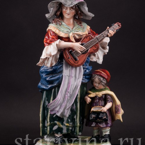 Фарфоровая статуэтка Женщина с гитарой и ребёнком, Ernst Bohne Sohne, Германия, нач. 20 века.