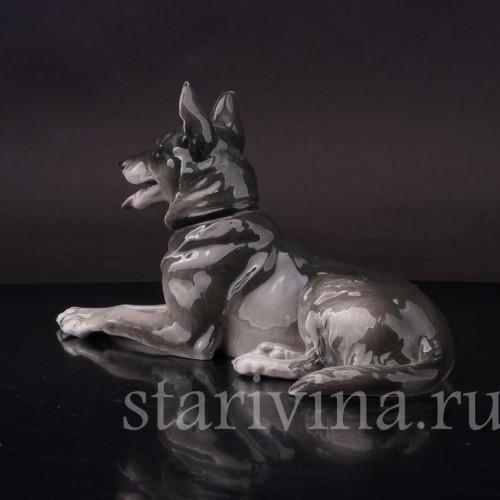Фигурка собаки из фарфора Лежащая овчарка Heubach, Германия, нач. 20 в.