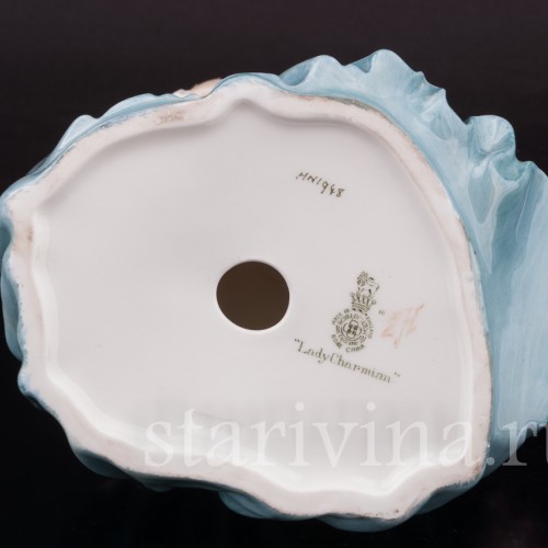 Фарфоровая фигурка девушки Очаровательная леди с цветами, Royal Doulton, Великобритания, 1940-73 гг.