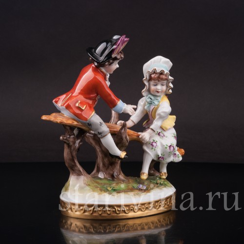Фарфоровая фигурка Дети на качелях, Volkstedt, Германия, вт. пол. 20 в.