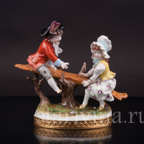 Фарфоровая фигурка Дети на качелях, Volkstedt, Германия, вт. пол. 20 в.