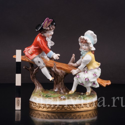 Фарфоровая фигурка Дети на качелях, Volkstedt, Германия, вт. пол. 20 в.