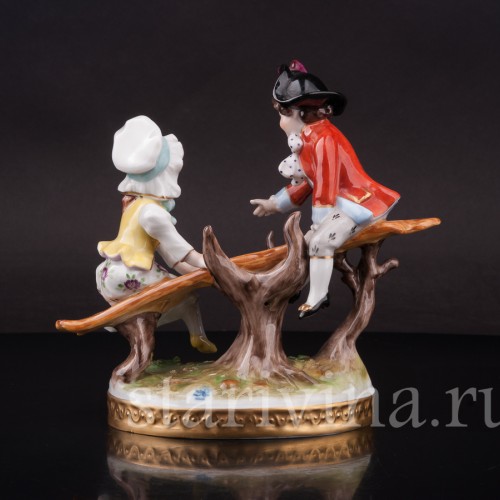 Фарфоровая фигурка Дети на качелях, Volkstedt, Германия, вт. пол. 20 в.