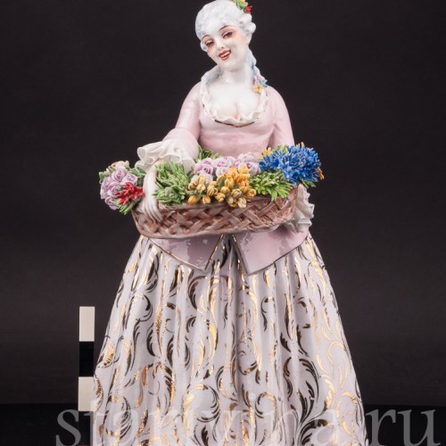 Фарфоровая статуэтка девушки Цветочница, Luigi Fabris, Италия, пер. пол. 20 века.
