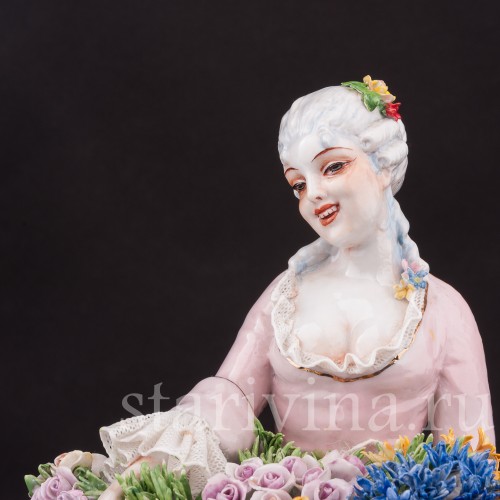 Фарфоровая статуэтка девушки Цветочница, Luigi Fabris, Италия, пер. пол. 20 века.