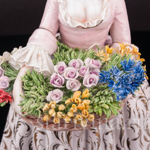Фарфоровая статуэтка девушки Цветочница, Luigi Fabris, Италия, пер. пол. 20 века.