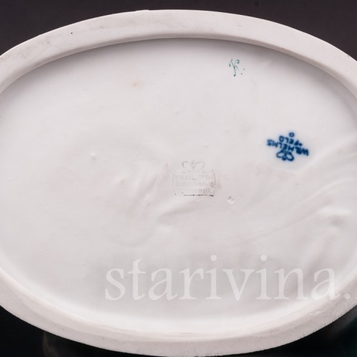 Фарфоровая статуэтка Девушка с собакой, читающая книгу, Goebel, Германия, 1919 - 1937 гг.