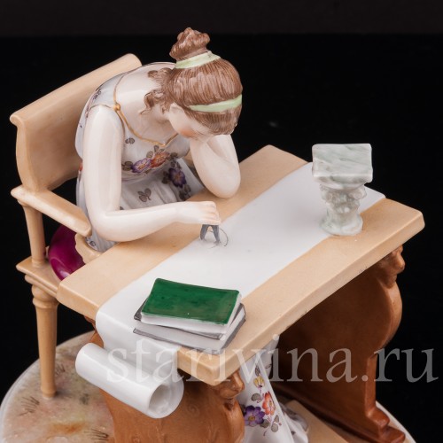 Статуэтка из фарфора Девушка с циркулем (чертёжница), Volkstedt, Германия, кон. 19 в.