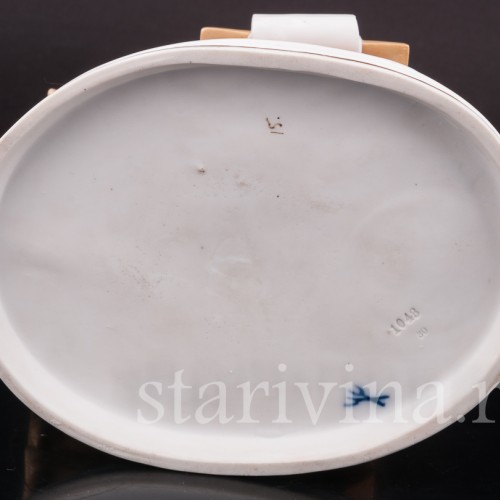 Статуэтка из фарфора Девушка с циркулем (чертёжница), Volkstedt, Германия, кон. 19 в.