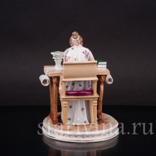 Статуэтка из фарфора Девушка с циркулем (чертёжница), Volkstedt, Германия, кон. 19 в.