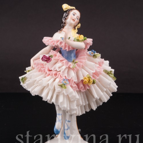 Статуэтка из фарфора Девушка, кружевная миниатюра, Volkstedt, Германия, вт. пол. 20 в.