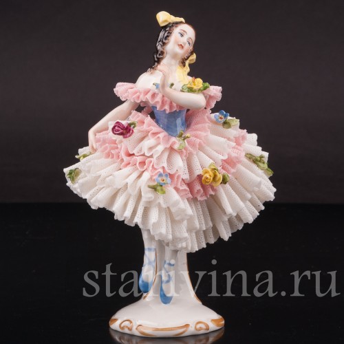 Статуэтка из фарфора Девушка, кружевная миниатюра, Volkstedt, Германия, вт. пол. 20 в.