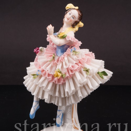 Статуэтка из фарфора Девушка, кружевная миниатюра, Volkstedt, Германия, вт. пол. 20 в.