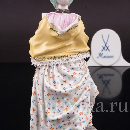 Фарфоровая статуэтка Дама с муфтой, читающая письмо, Meissen, Германия, сер. 19 - нач. 20 вв.