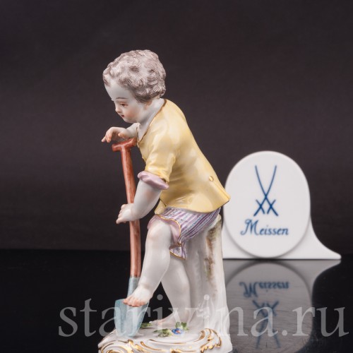 Фигурка из фарфора Мальчик с лопатой Meissen, Германия, 1950 г.