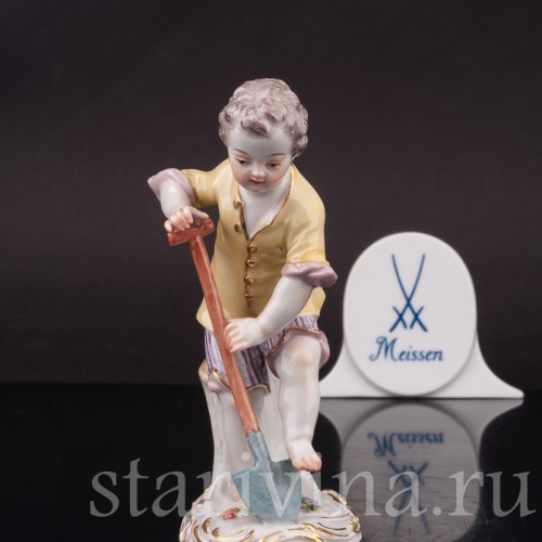 Фигурка из фарфора Мальчик с лопатой Meissen, Германия, 1950 г.