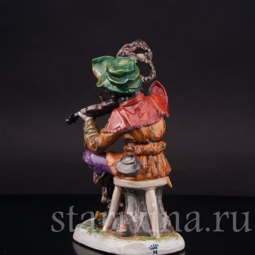 Фигурка из фарфора Странствующий музыкант со скрипкой Ernst Bohne Sohne, Германия, нач. 20 в.