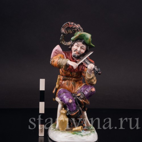Фигурка из фарфора Странствующий музыкант со скрипкой Ernst Bohne Sohne, Германия, нач. 20 в.