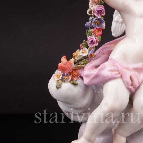 Фарфоровая статуэтка Купид, связывающий сердца, Meissen, Германия, сер. 19 - нач. 20 вв.