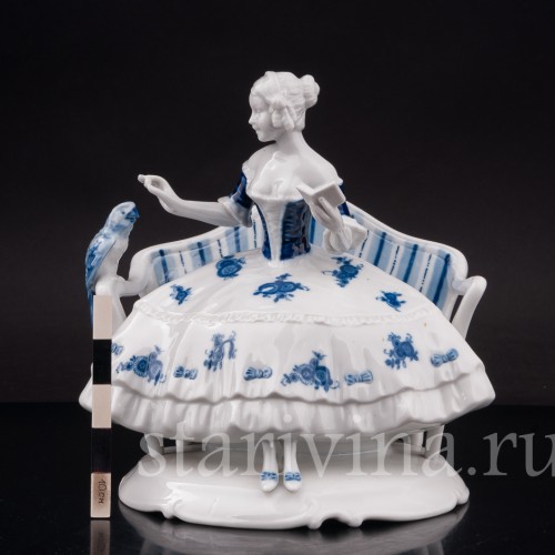 Фигурка из фарфора Девушка с попугаем на диване, Unterweissbach, Германия, кон. 20 в.