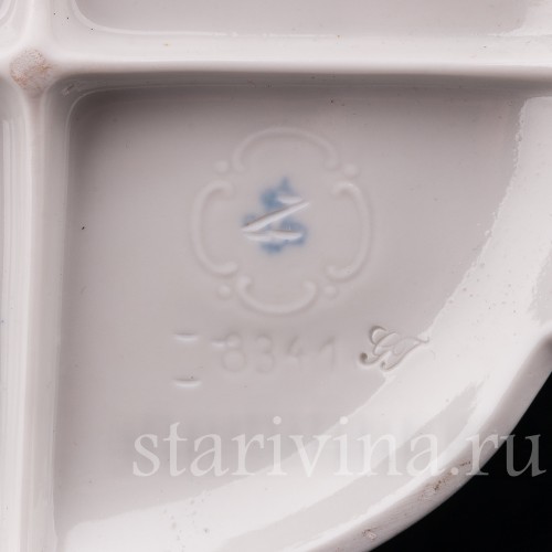 Фигурка из фарфора Девушка с попугаем на диване, Unterweissbach, Германия, кон. 20 в.