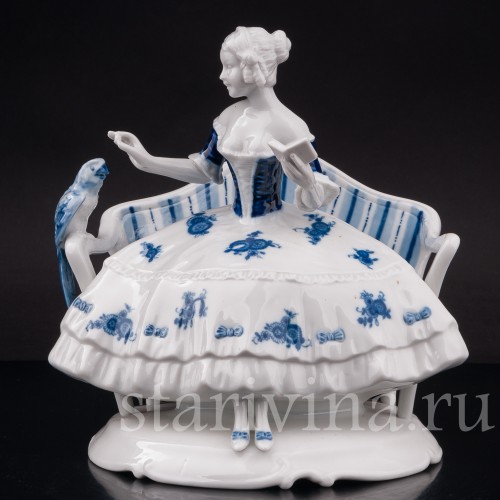 Фигурка из фарфора Девушка с попугаем на диване, Unterweissbach, Германия, кон. 20 в.