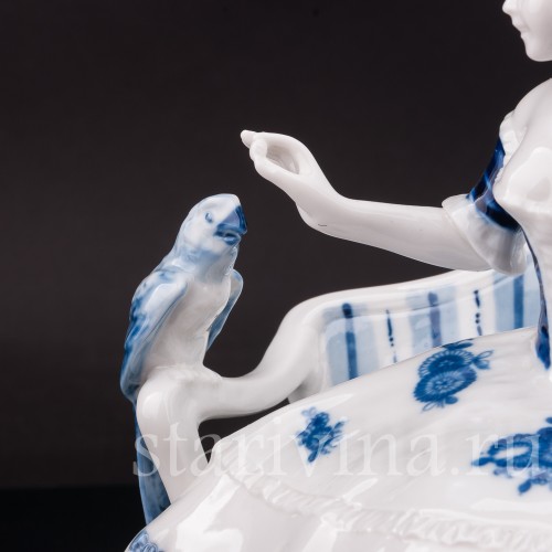 Фигурка из фарфора Девушка с попугаем на диване, Unterweissbach, Германия, кон. 20 в.