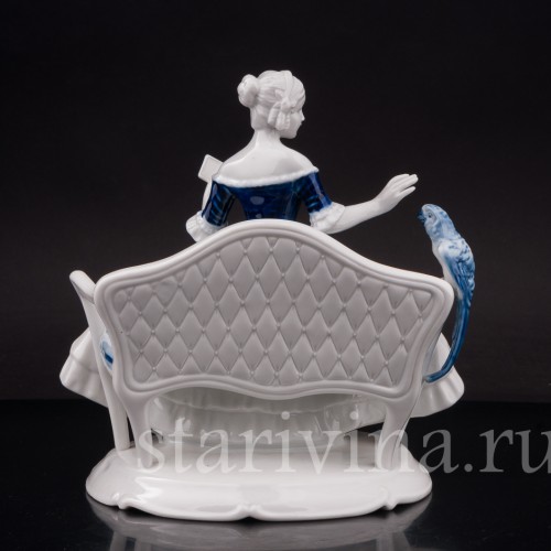 Фигурка из фарфора Девушка с попугаем на диване, Unterweissbach, Германия, кон. 20 в.